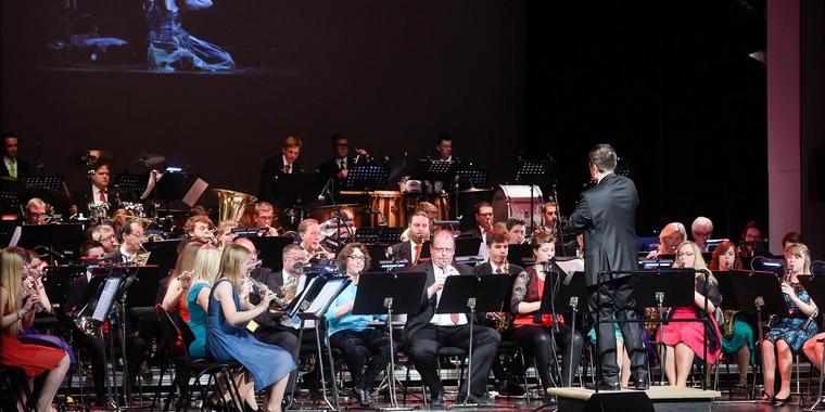 Das Jugendblasorchester und das große Orchester der MSG spielten Werke über Männern in der Musik. Quelle: im